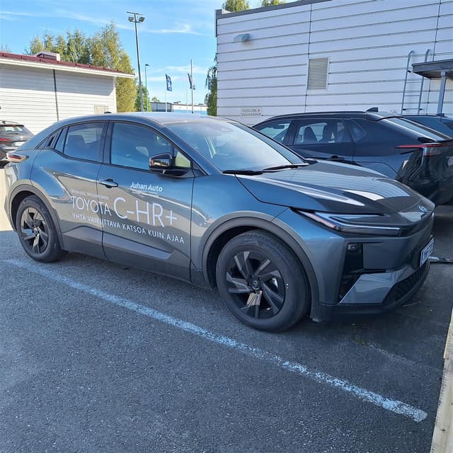 Toyota C-HR+