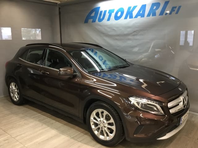MERCEDES-BENZ GLA