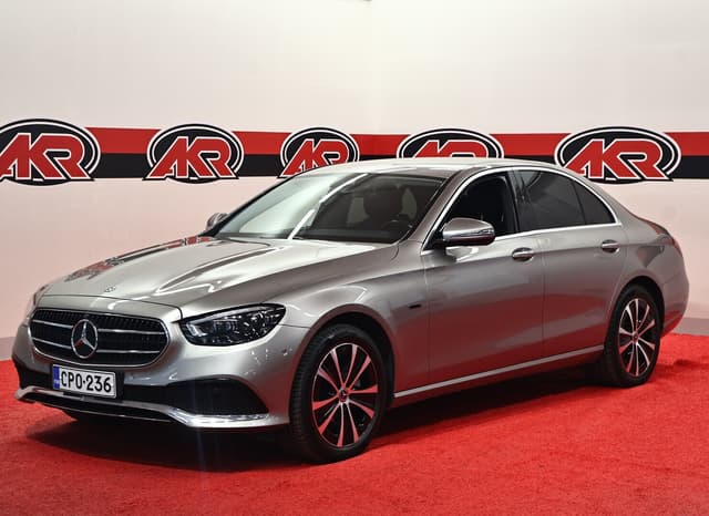 MERCEDES-BENZ E