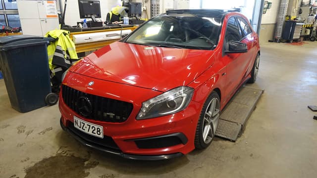 MERCEDES-BENZ A 45 AMG