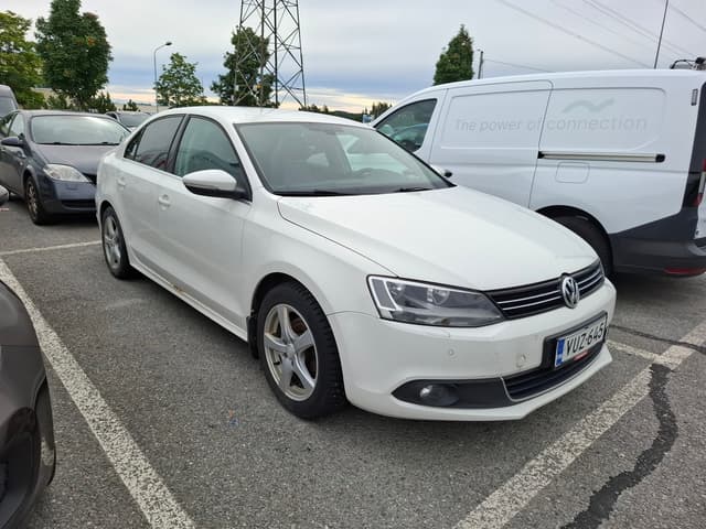 VOLKSWAGEN Jetta