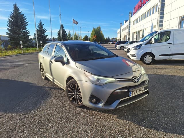 TOYOTA Avensis