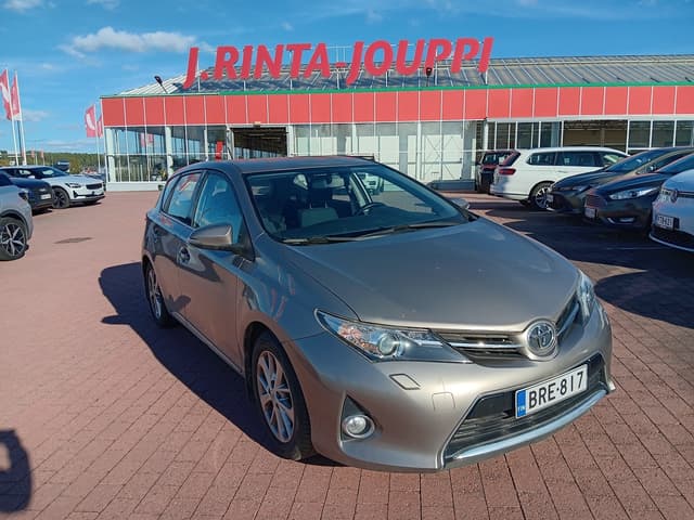 TOYOTA Auris