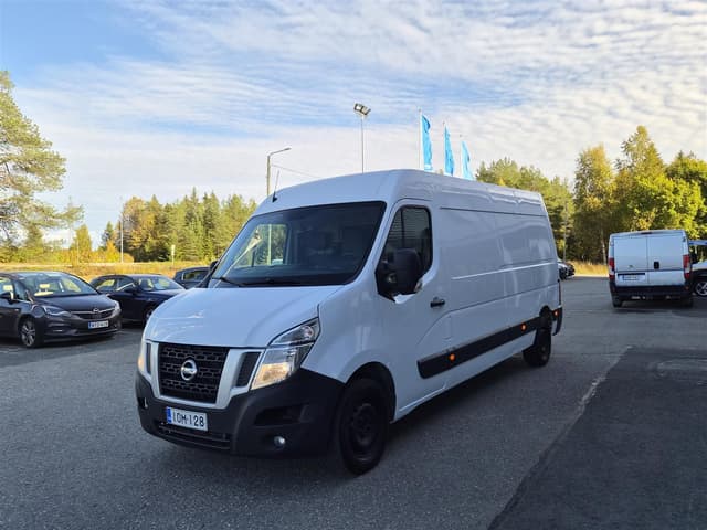 NISSAN NV400