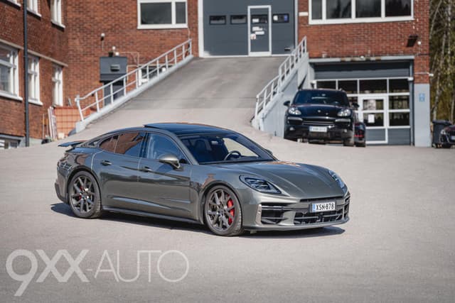 PORSCHE Panamera
