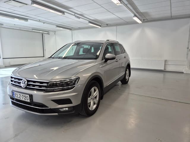 VOLKSWAGEN Tiguan