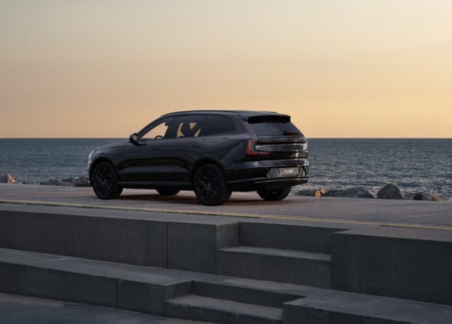 VOLVO EX90