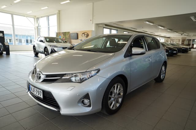 TOYOTA Auris