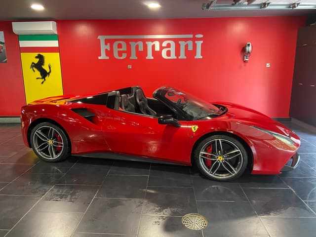 FERRARI 488