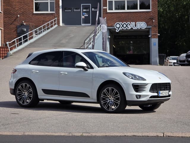 PORSCHE Macan